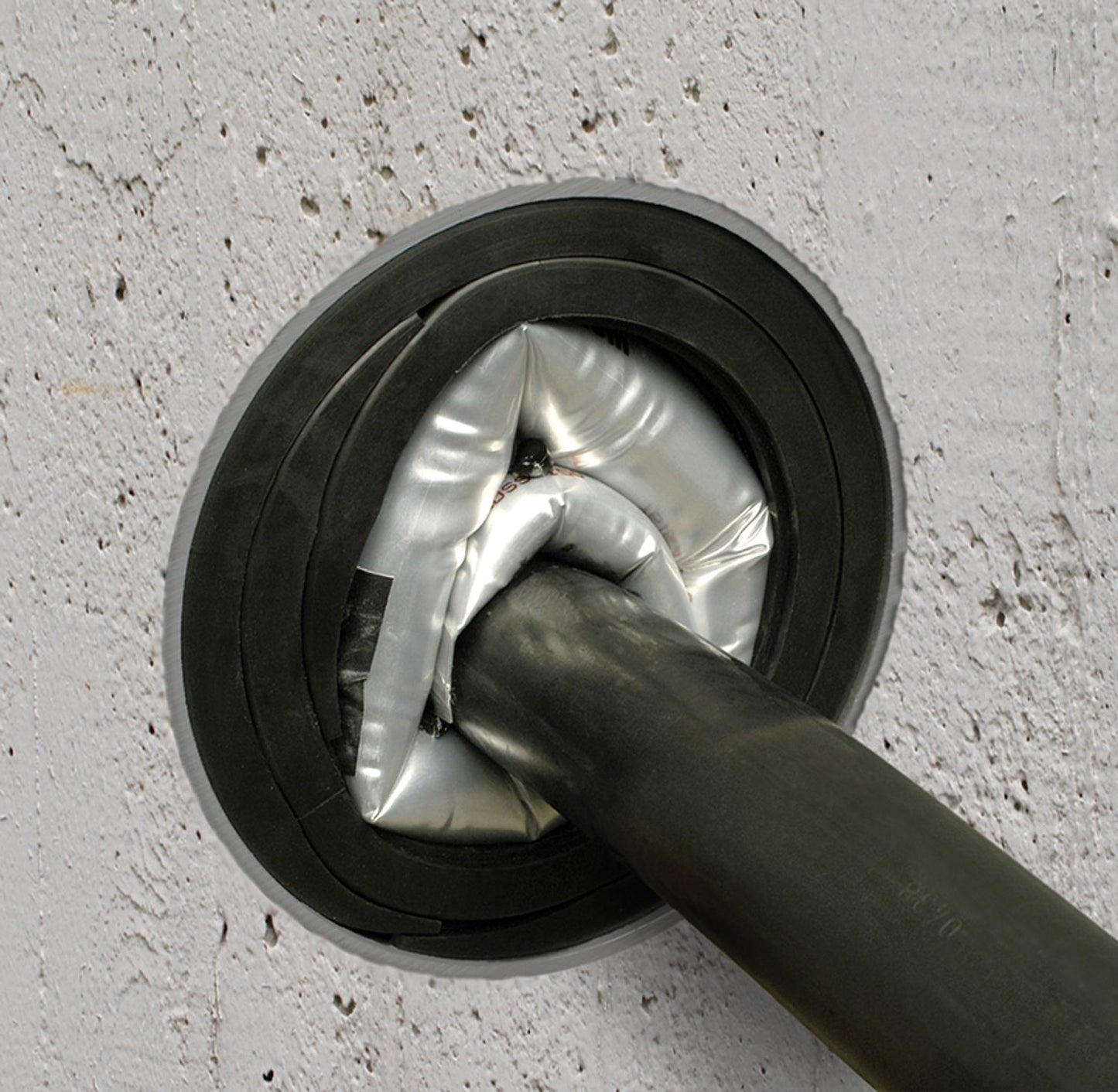 Étoile d'étanchéité pour l'étanchéité des tuyaux de protection des câbles