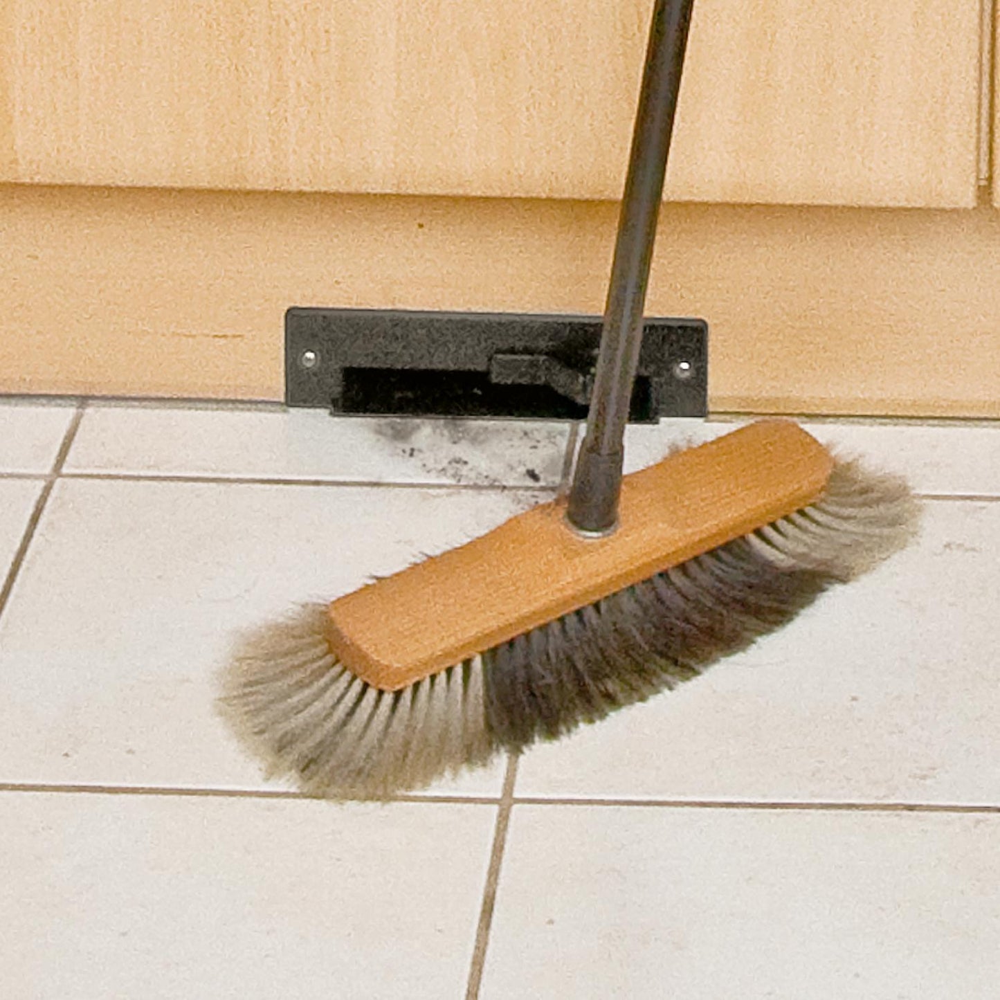 Sockeleinkehrdüse mit Installationsset