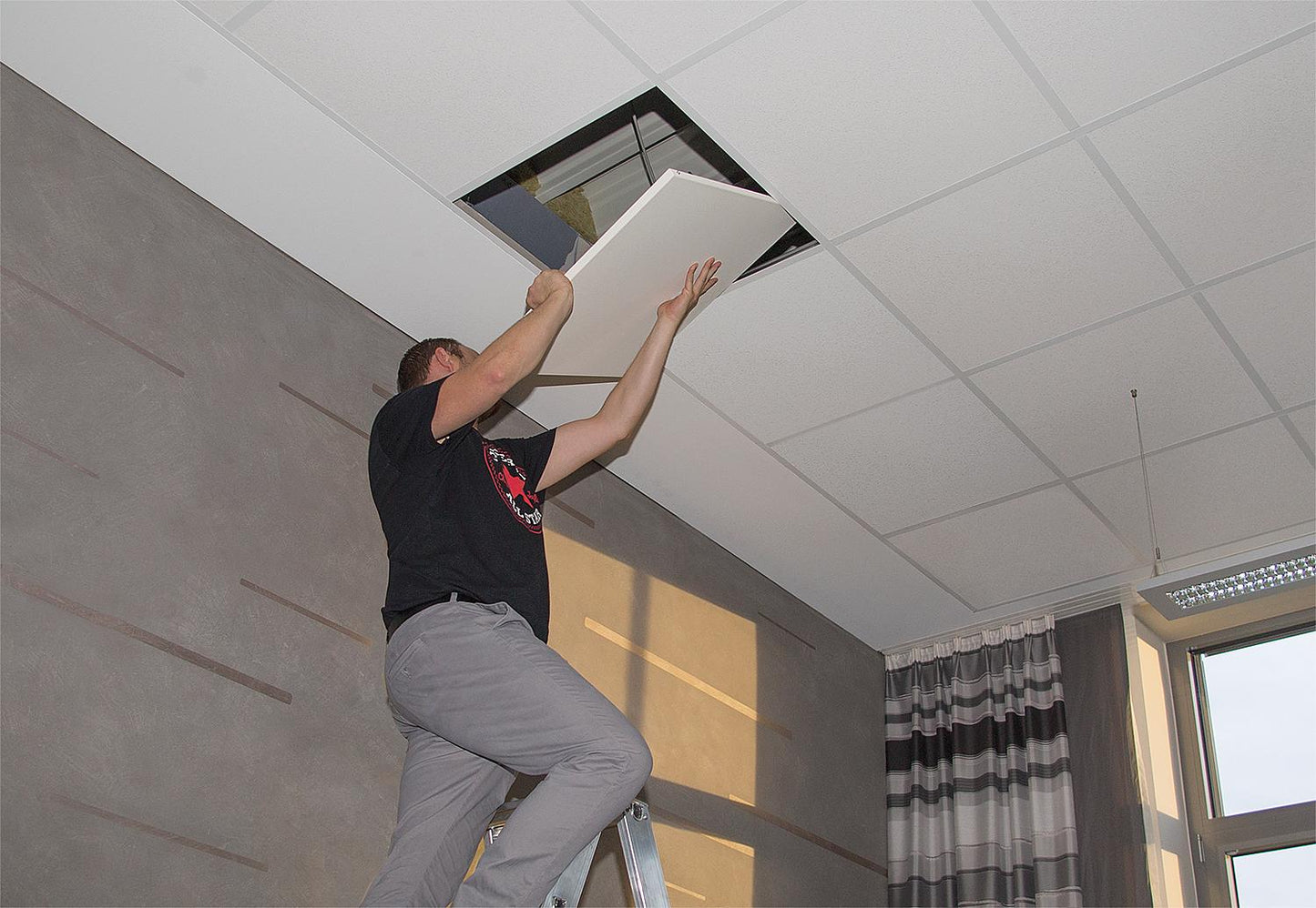 Chauffage infrarouge, version à cassette pour montage au plafond