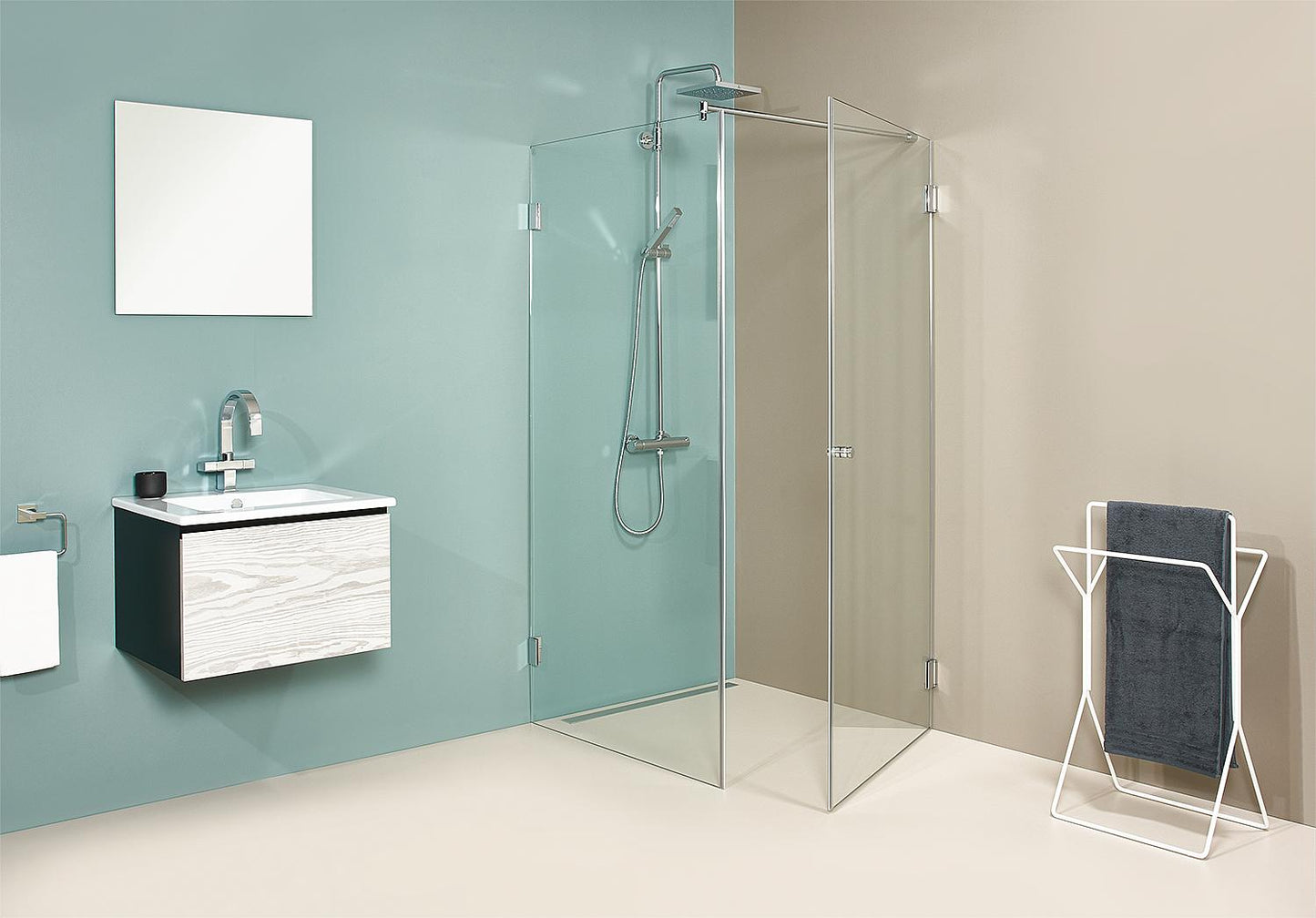 Eck-Duschkabine Farfalla, 1 Drehtür und 1 Seitenwand mit Stabilisierungsstange